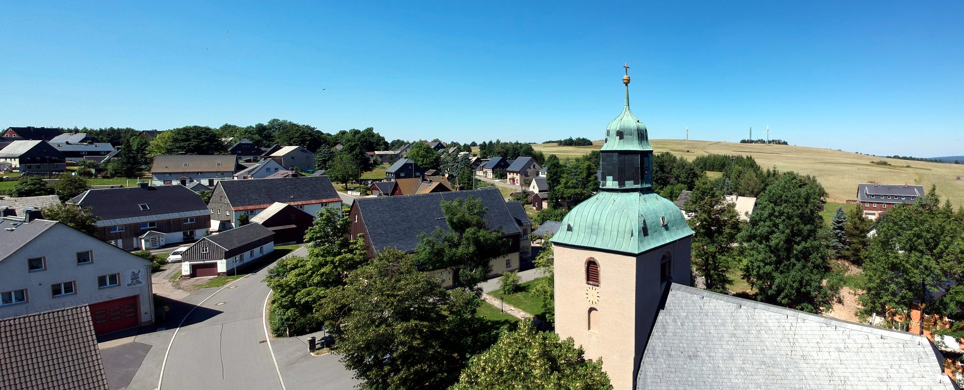 Hirtstein mit dem Dorf Satzung im Erzgebirge